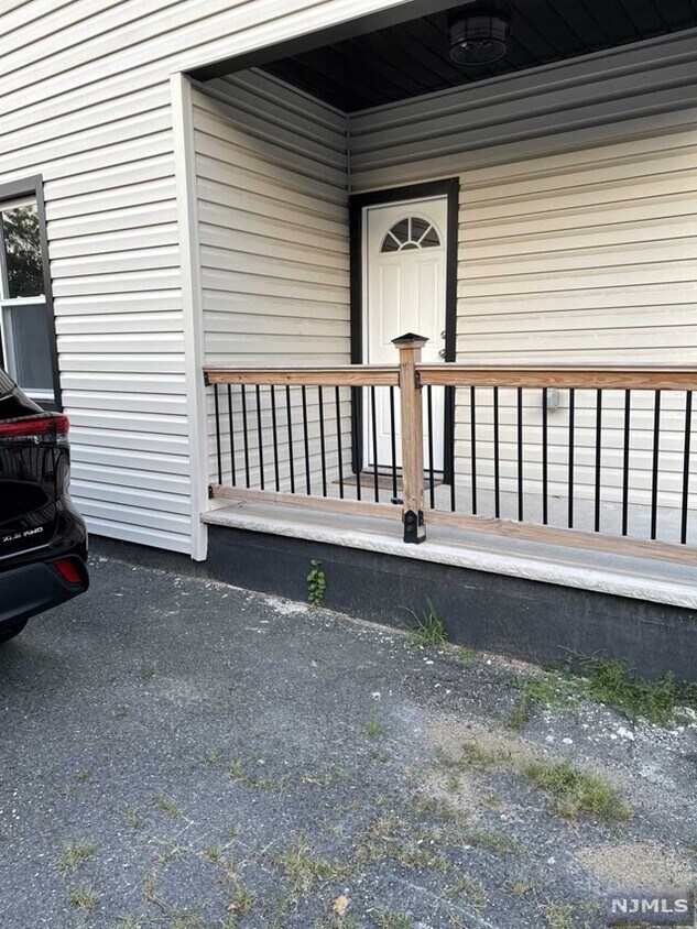 36 Central, Midland Park, NJ 07432 Room for Rent in Midland Park, NJ