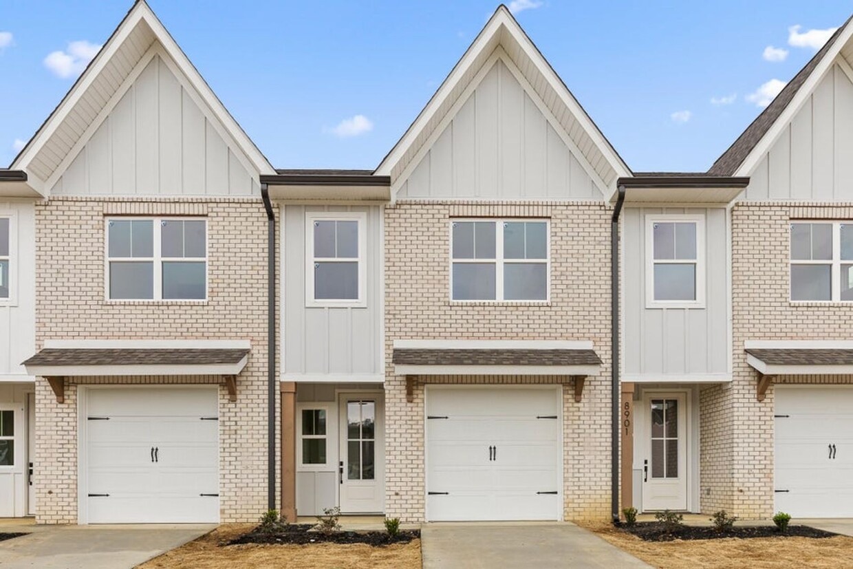 Foto principal - Brand New Construction Townhomes at James ...