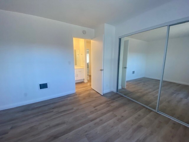 Foto del edificio - Newport Villa Apartments