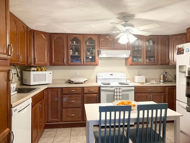 Building Photo - 18 Wellman St