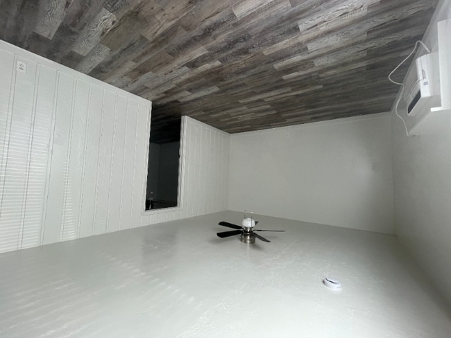 Foto del edificio - 951 N Redwood Rd