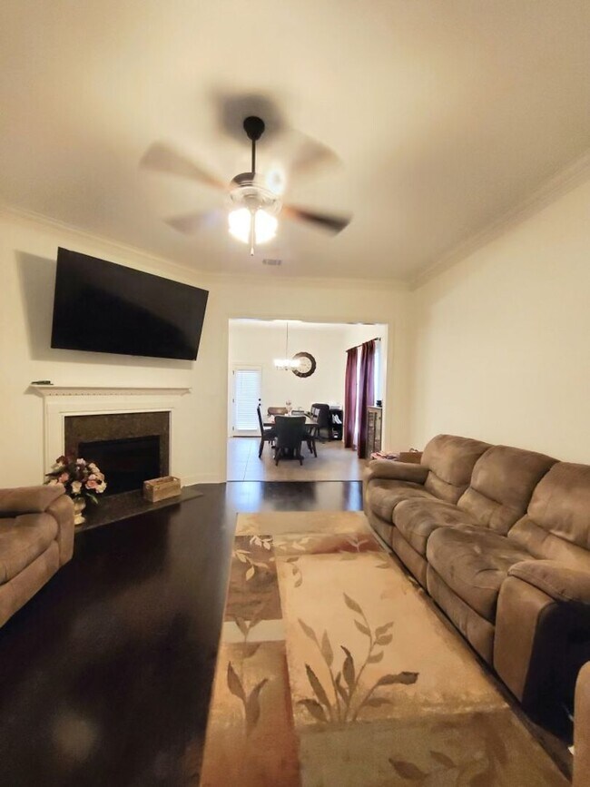 Foto del edificio - Beautiful 3 bedroom, 2 bath home in Moss B...