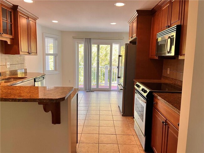 Building Photo - 33 Starr Dr W