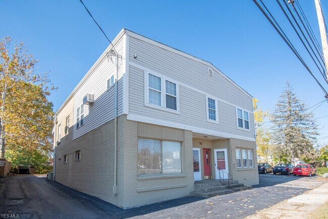 Building Photo - 72 Northfield Rd