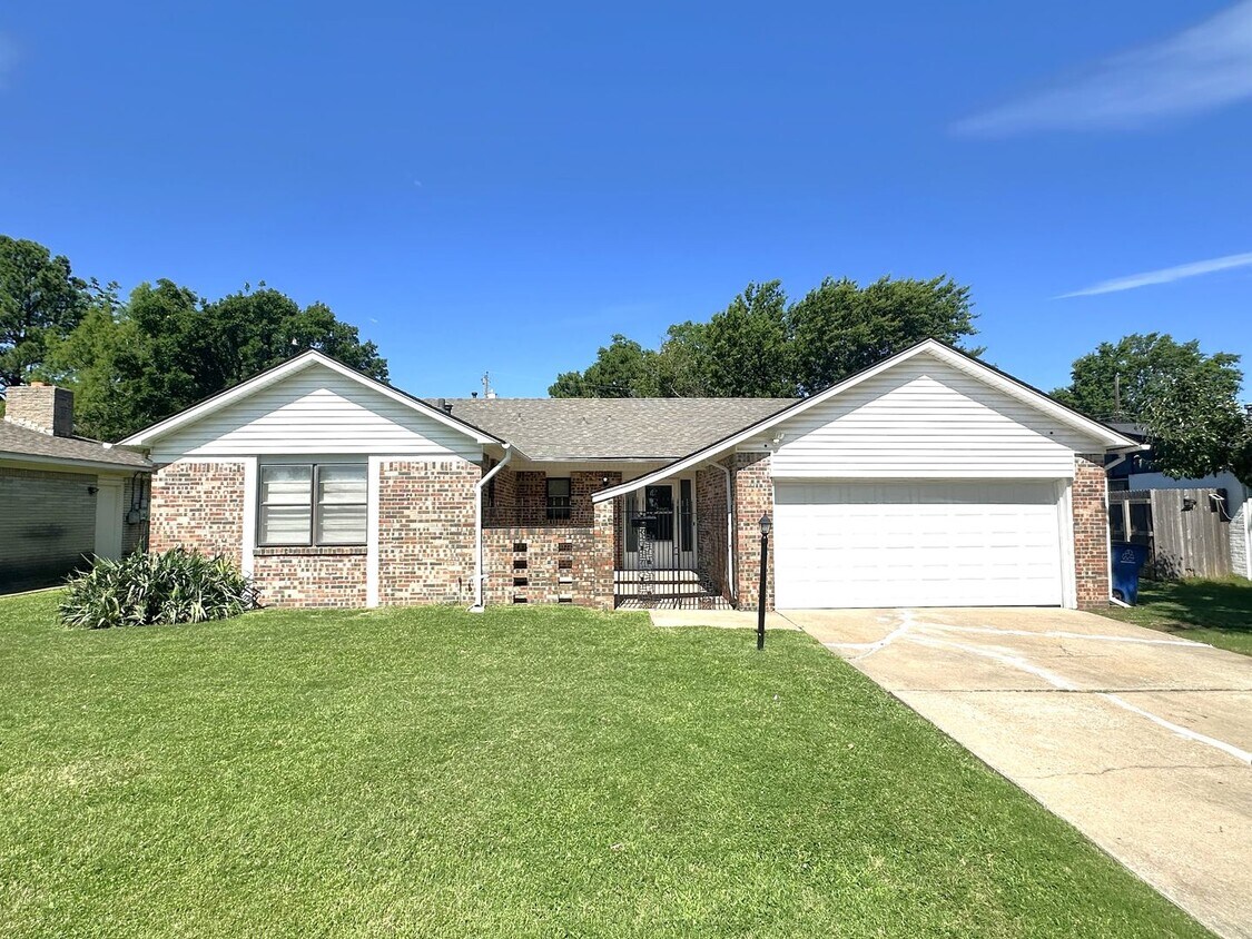 Primary Photo - 3 BED 2 BATH-Longview Acres 2nd