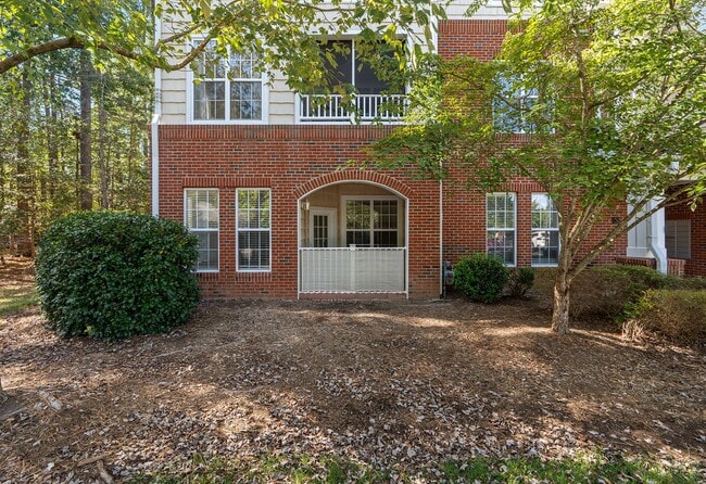 Building Photo - Ground Level 2-bed, 2-bath Condo in Provid...