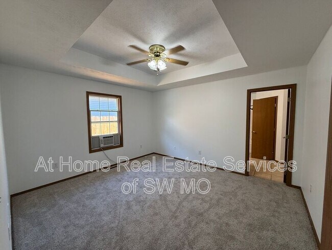 Foto del edificio - 4247 Somerset Dr