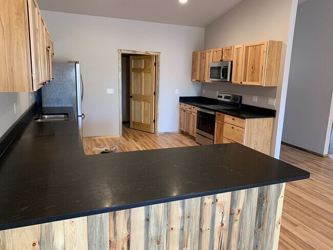 Foto del edificio - BEAUTIFUL NEWER CONSTRUCTION! 2 BEDROOMS, ...