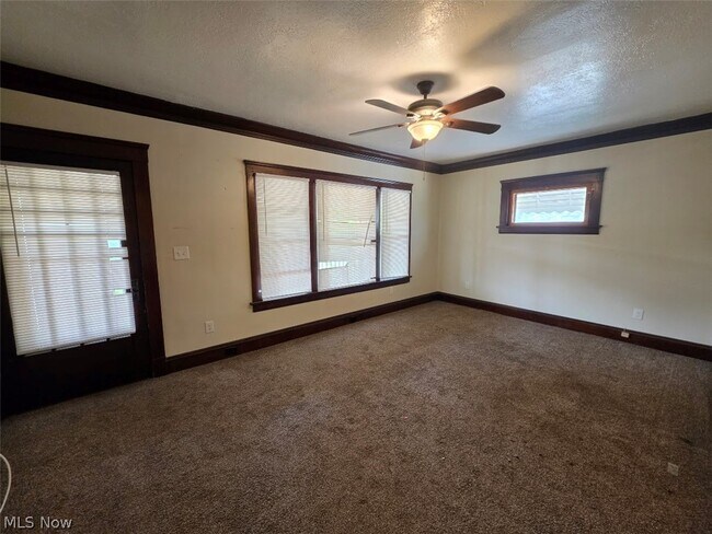 Foto del edificio - 4100 Mapledale Ave