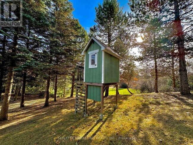 Building Photo - 8 Blue Grass Dr