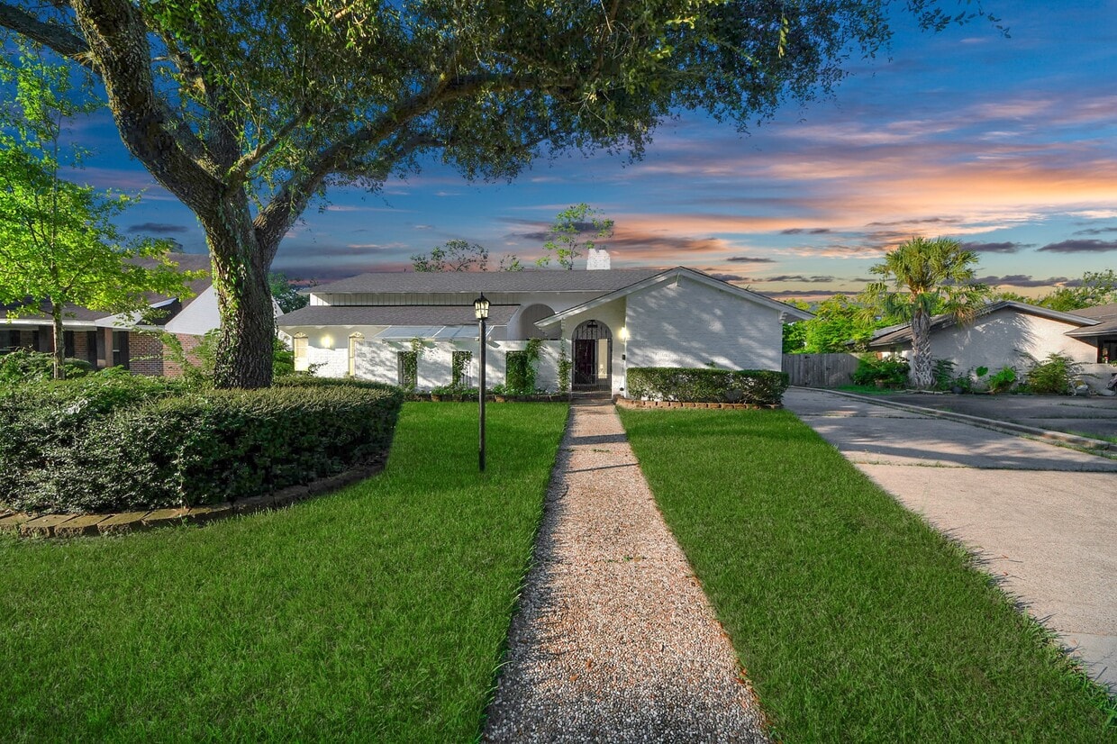 Primary Photo - 18330 Cape Bahamas Ln