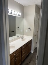 Building Photo - 4004 Foxridge Ln