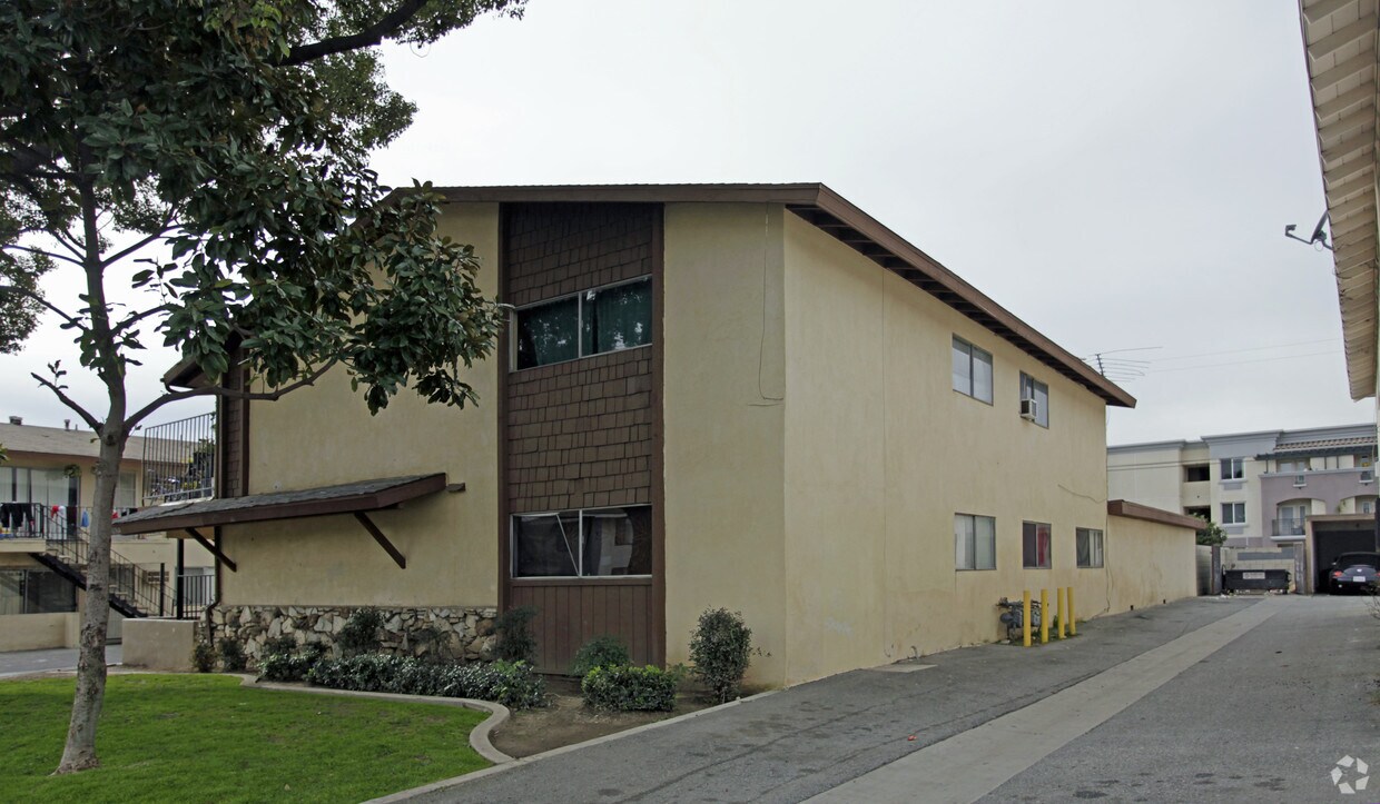 Building Photo - 10364 Pradera Ave
