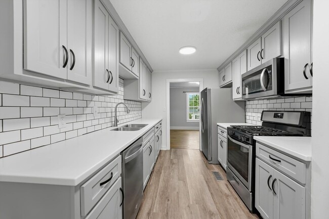 Building Photo - 303 Blount St