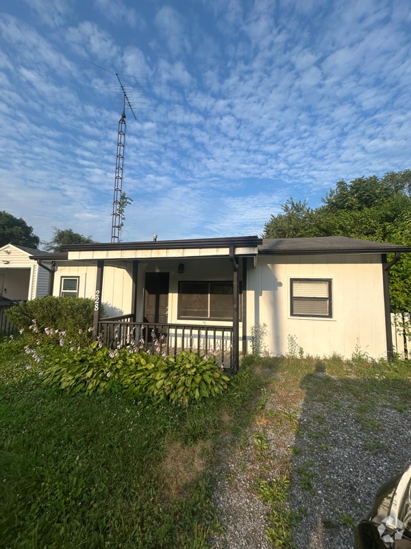 Building Photo - 228 Deigle Dr