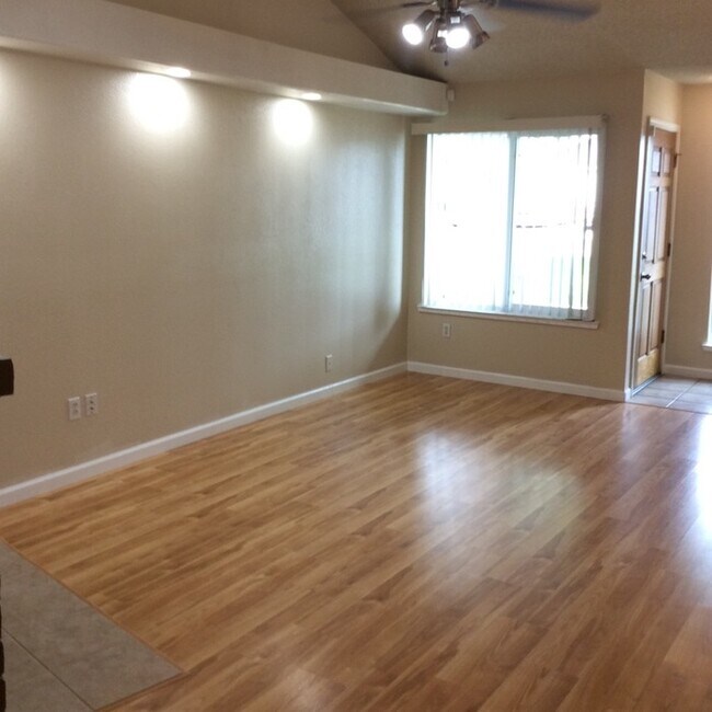 Foto del edificio - Great duplex with upgrades throughout!