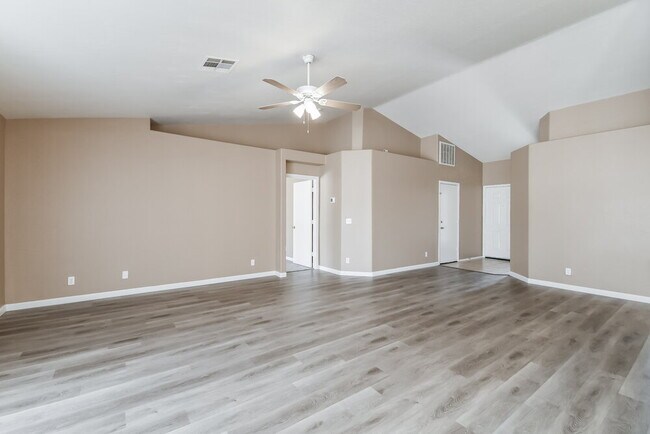 Foto del edificio - 527 N Bailey Cir