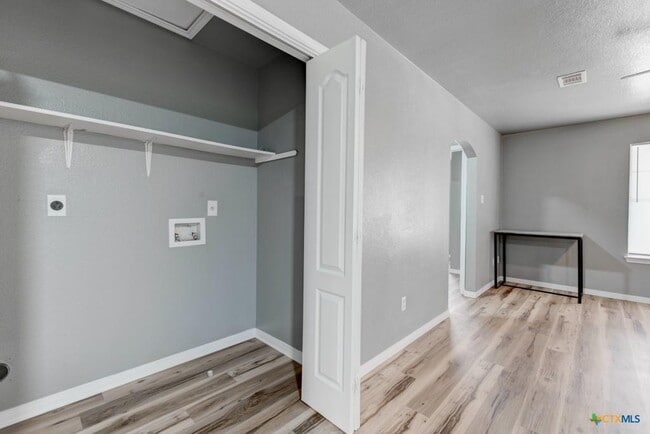 Building Photo - 2321 Terrace Dr