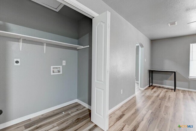 Foto del edificio - 2321 Terrace Dr
