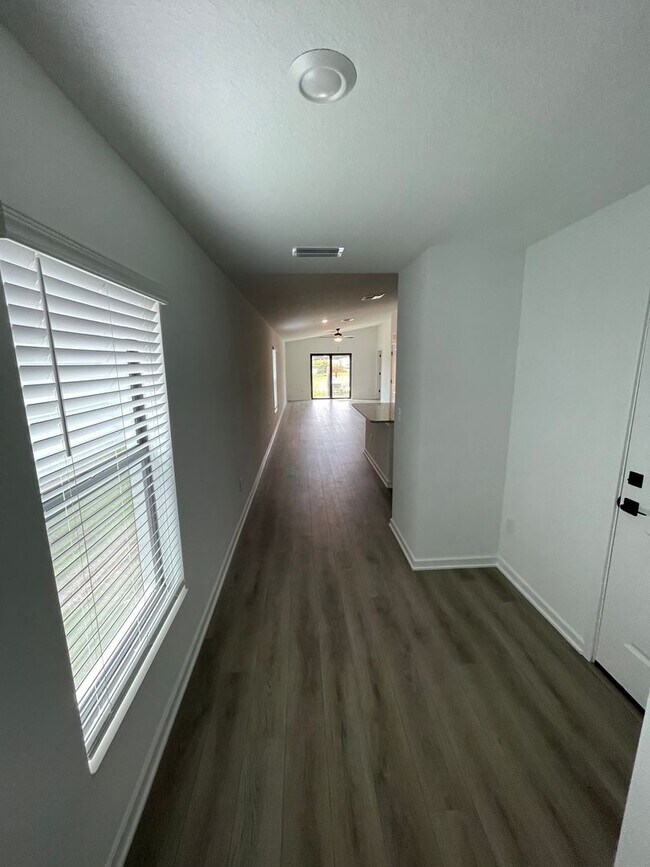 Building Photo - 5665 Deep River Ave Clair-Mel City, FL 33619