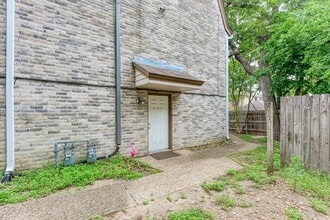 Building Photo - 3102 Cedar St