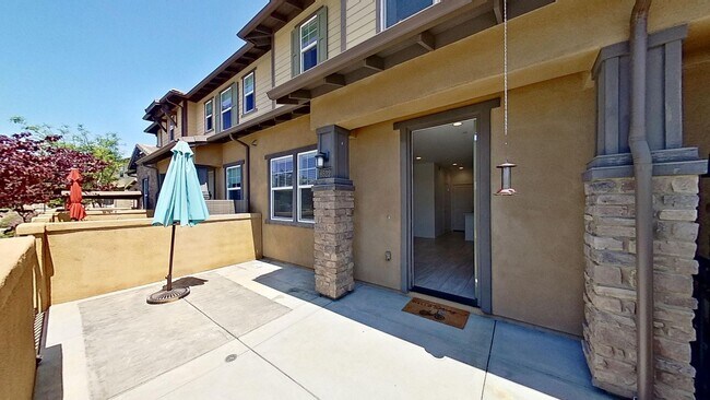 Foto del edificio - Large 2 Bedroom Townhome at The Village, L...