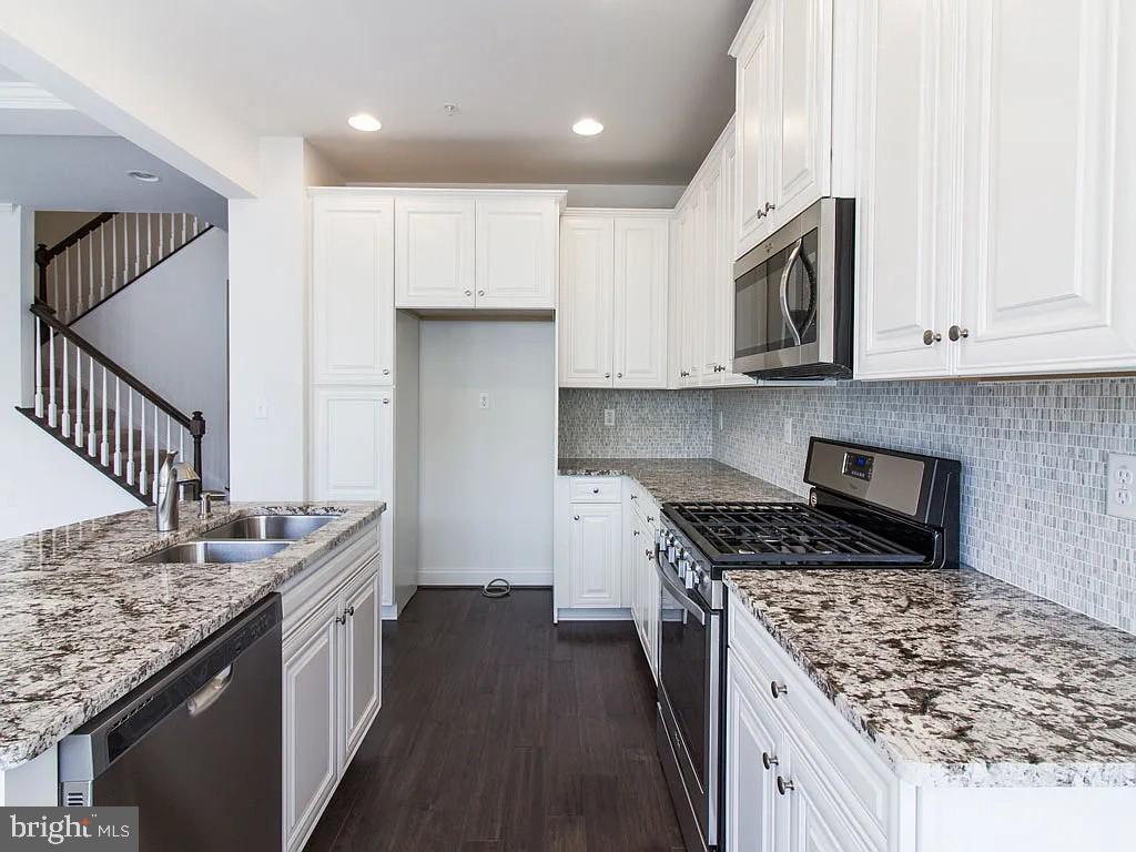 Foto principal - 413 Old Farm Ln