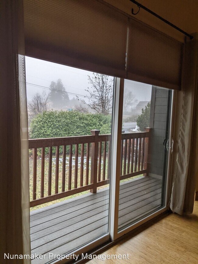 Foto del edificio - 3 br, 3 bath House - 675 Larch Court