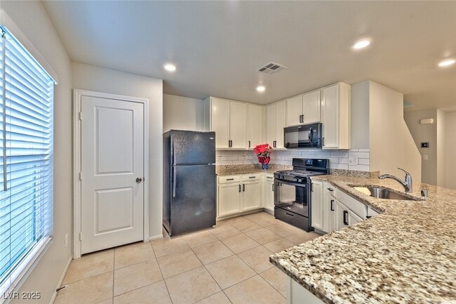 Building Photo - 9130 Cocowoods Pl