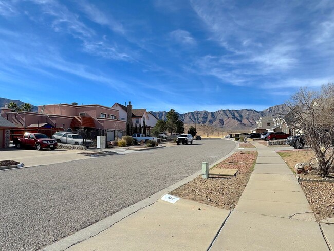 Foto del edificio - Northeast El Paso 3 Bed Refrig A/C by Fran...