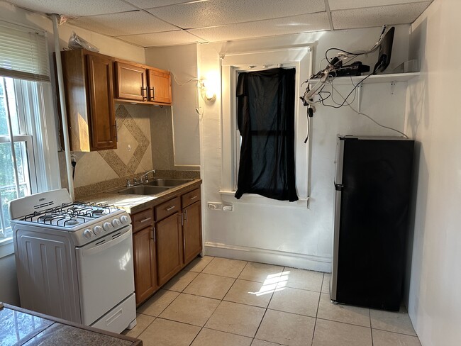 Kitchen - 714 Brook St
