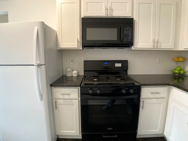 Kitchen - 360 Laurel St