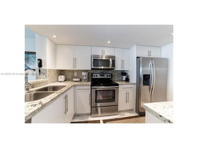 Foto del edificio - 1717 N Bayshore Dr
