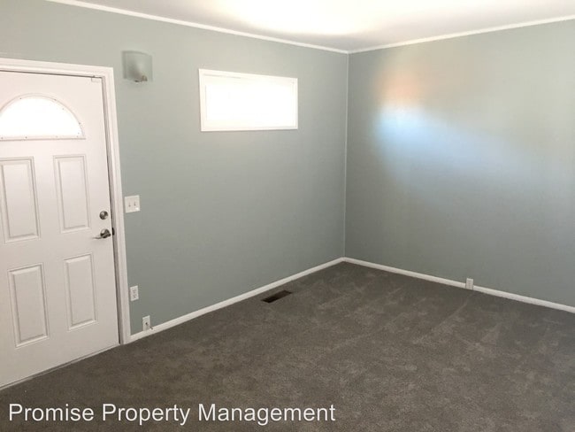 Building Photo - 1291 Las Flores Dr