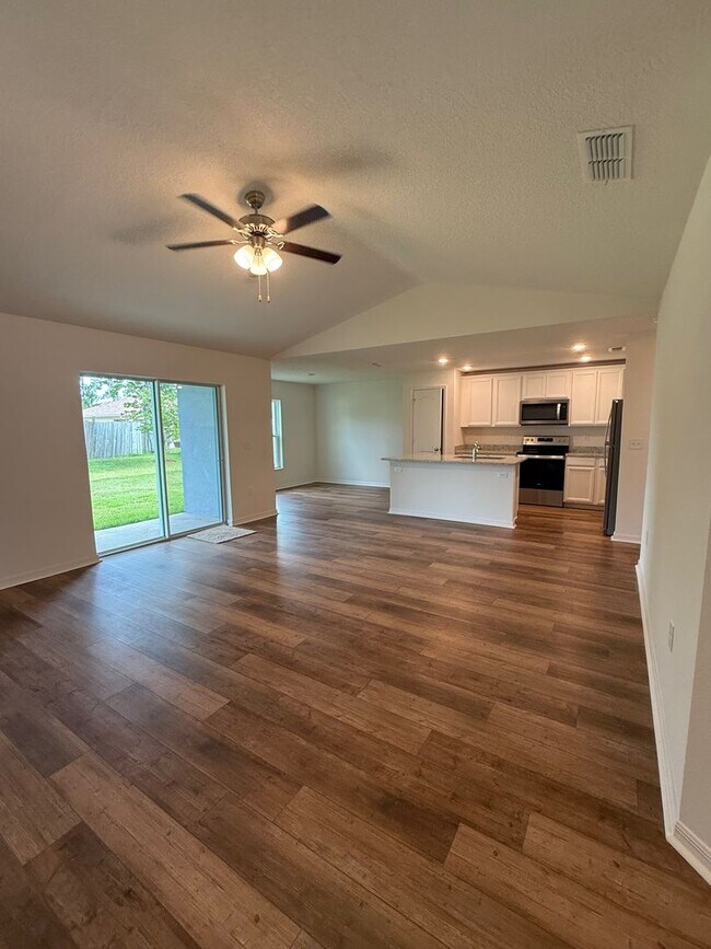 Foto del edificio - Stunning Brand-New 3-Bedroom Home in Prime...