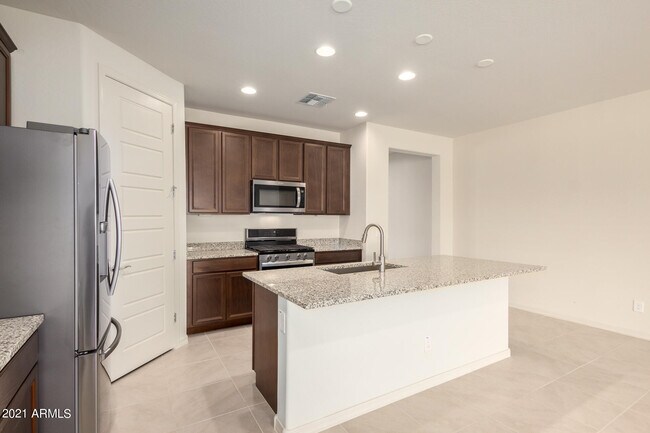 Foto del edificio - 22840 E Indiana Ave
