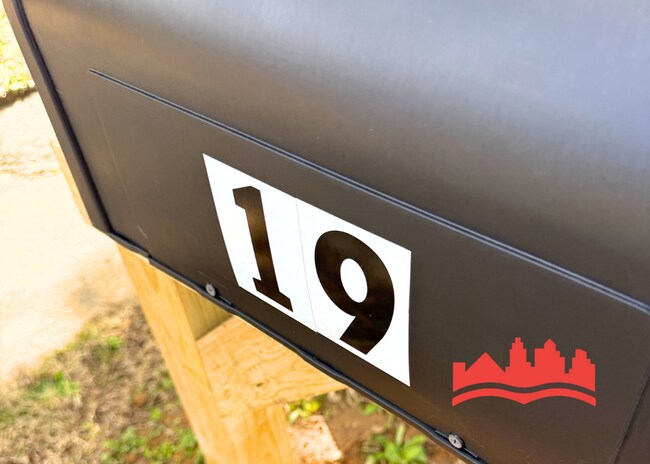 Foto del edificio - 19 Sullivan Dr