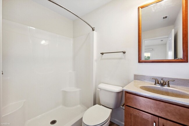 Foto del edificio - 2 br, 2 bath Triplex - 4613 Sansom St Unit 2