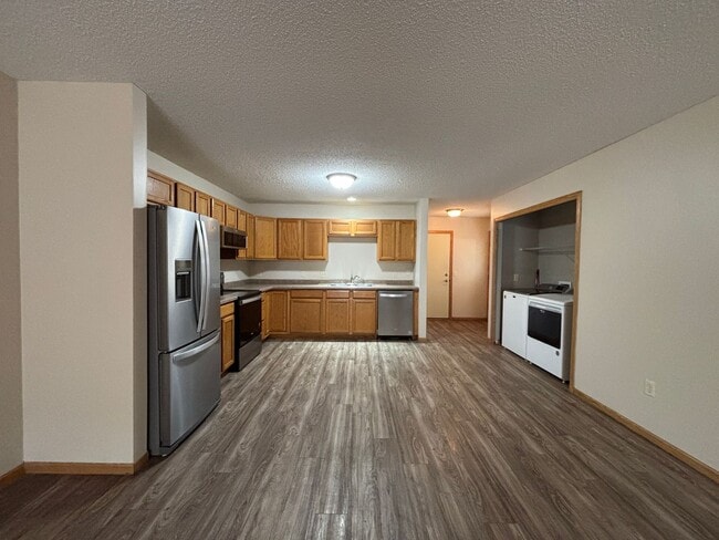 Building Photo - ALL NEW INTERIOR - 2 Bedroom Town Home