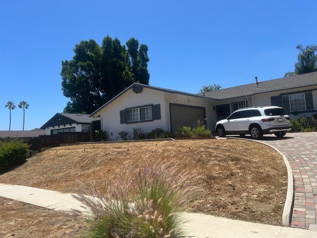 Building Photo - Spacious 3 Bedroom House with Private Gara...