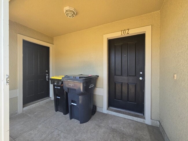 Foto del edificio - 4 Bedroom 3.5 Bath Townhome in The Reserve At Windwood Bay! Available Now