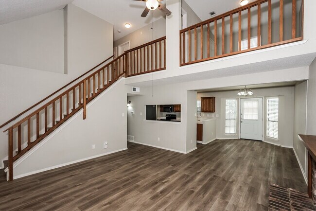 Foto del edificio - 2216 Crestmeadow St