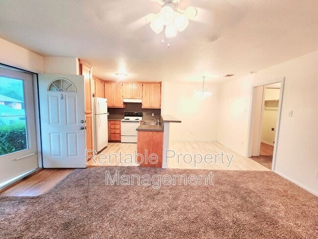 Building Photo - 1102 Turkey Creek Ct