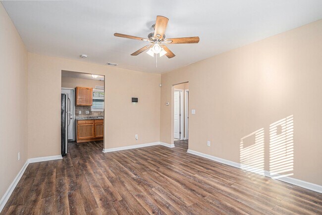 Foto del edificio - 1 Month Free Rent! Fully Renovated 2BR/1BA...