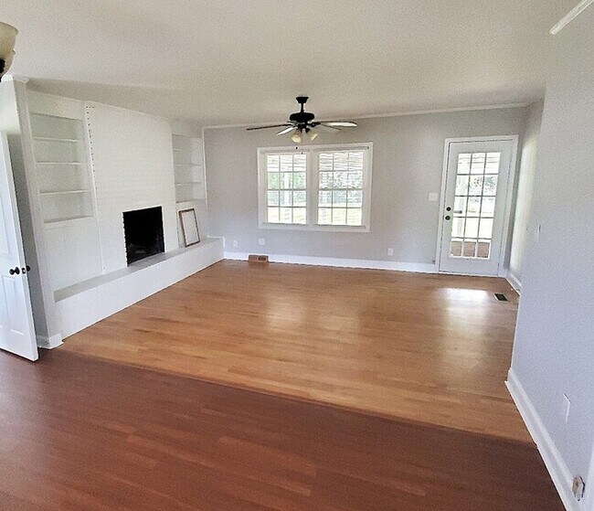 Photo - Charming Vintage Ranch, Den, Fireplace, Screened Porch House