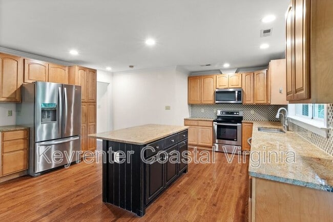 Building Photo - 40 Normandy Ln