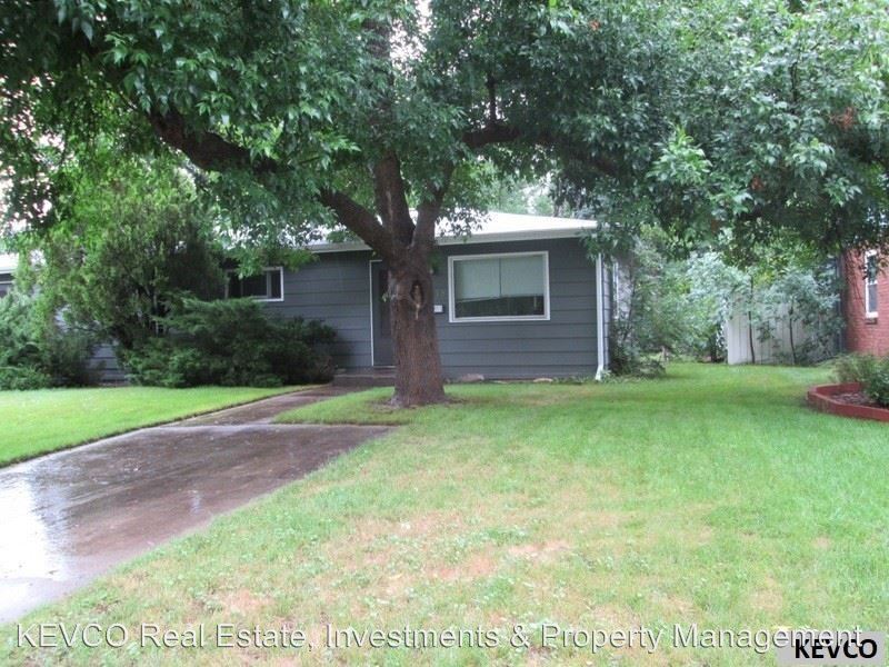 Primary Photo - 1016-1018 Castlerock Dr
