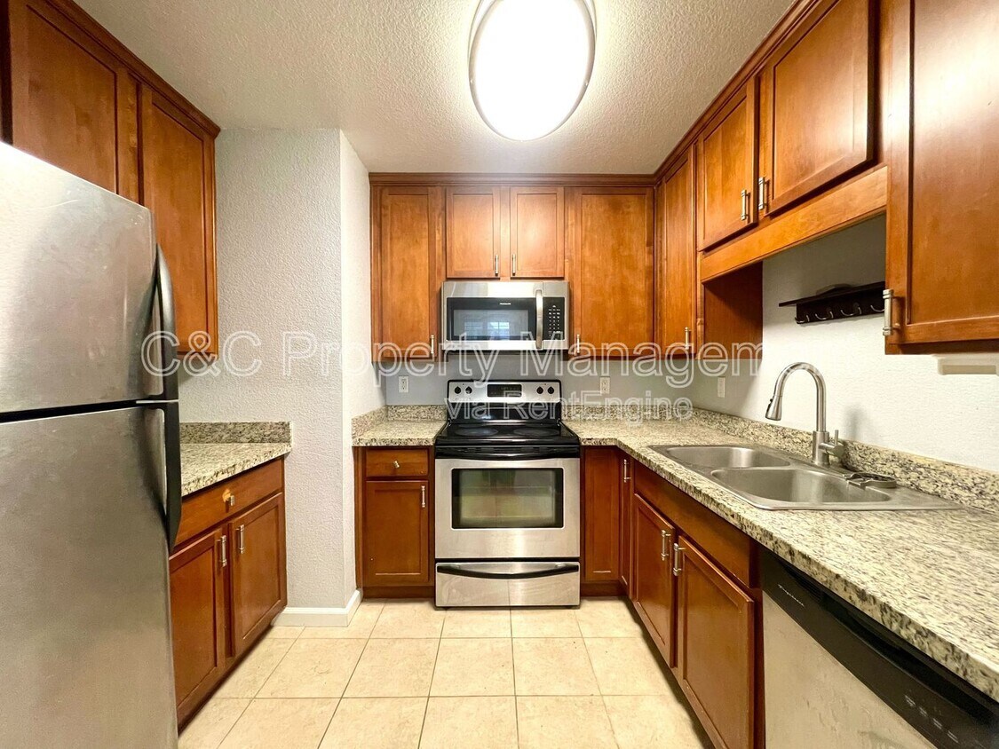 Primary Photo - 1350 N Escondido Blvd