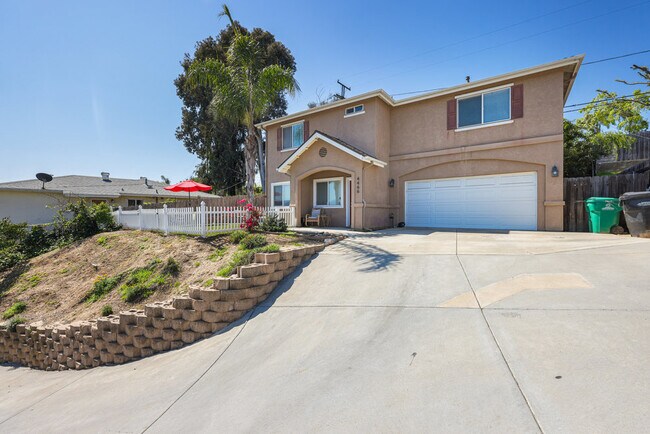 Frente de la casa - 4466 Mataro Dr