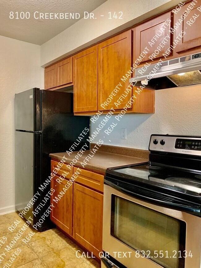 Building Photo - 8100 Creekbend Dr